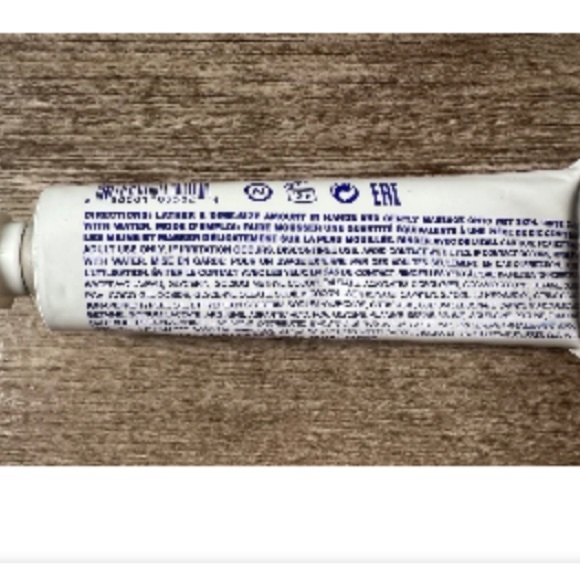 Used Once, MALIN+GOETZ‎ Grapefruit Face Cleanser 1fl.oz., 30ml, Travel Size - Picture 2 of 5